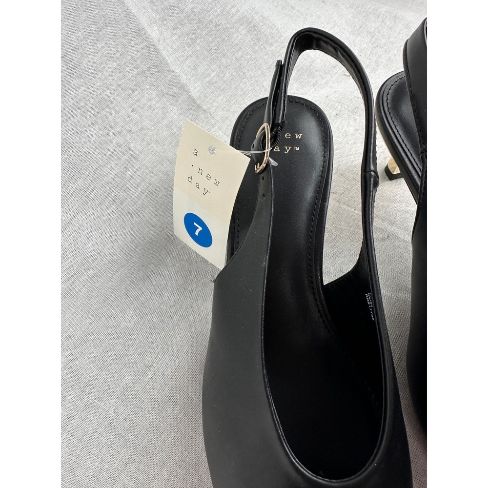A New Day Womens Black Pointed Toe Slingback Heels Gold Kitten Heel Size 7 NEW - Picture 5 of 6